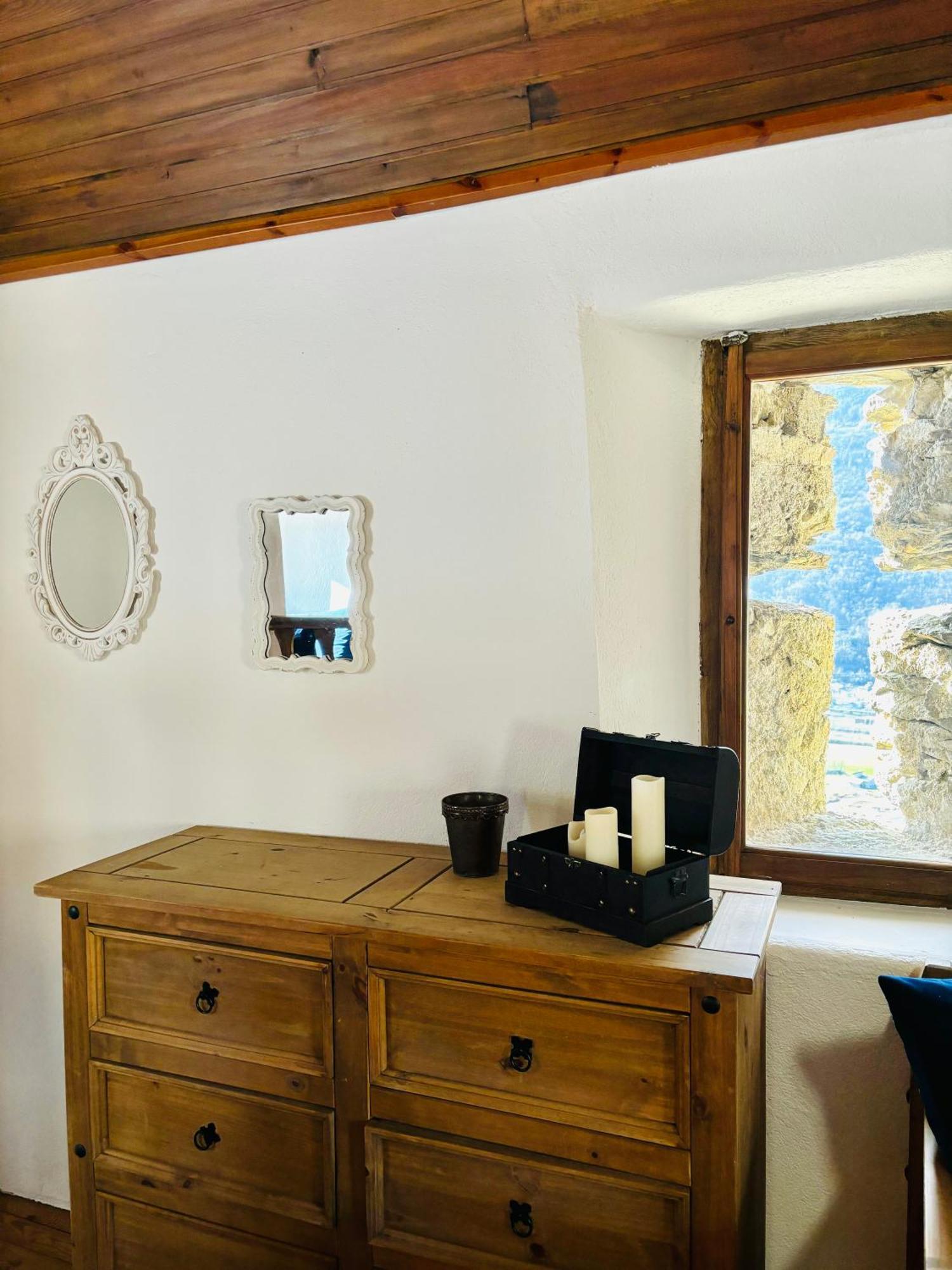 Villa Foppoli Castle, Private 11th Century Fortress With Panoramic View, Sauna And Hot Tub Overlooking The Valtellina *