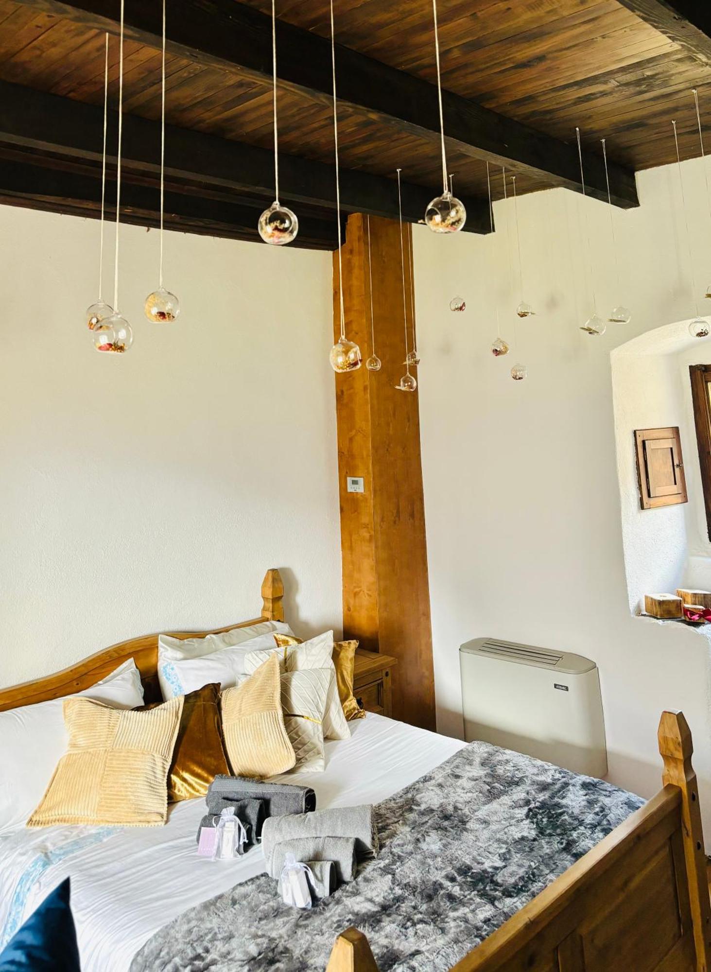Foppoli Castle, Private 11th Century Fortress With Panoramic View, Sauna And Hot Tub Overlooking The Valtellina Villa *