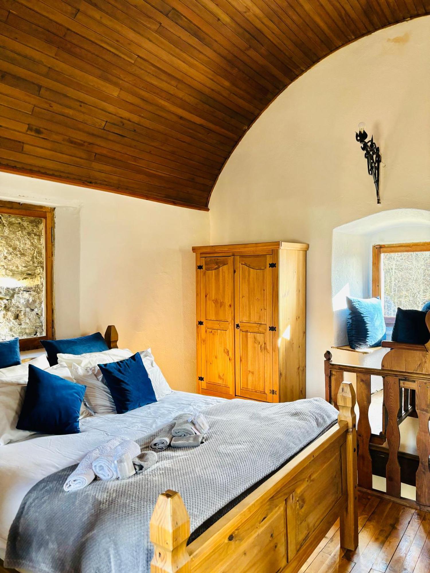 Foppoli Castle, Private 11th Century Fortress With Panoramic View, Sauna And Hot Tub Overlooking The Valtellina